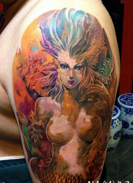 赤裸的美女精灵纹身
