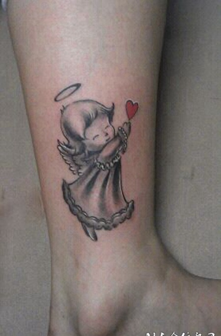 脚踝上的小天使纹身