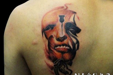 背部恶魔纹身