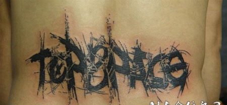 后腰上的英文纹身