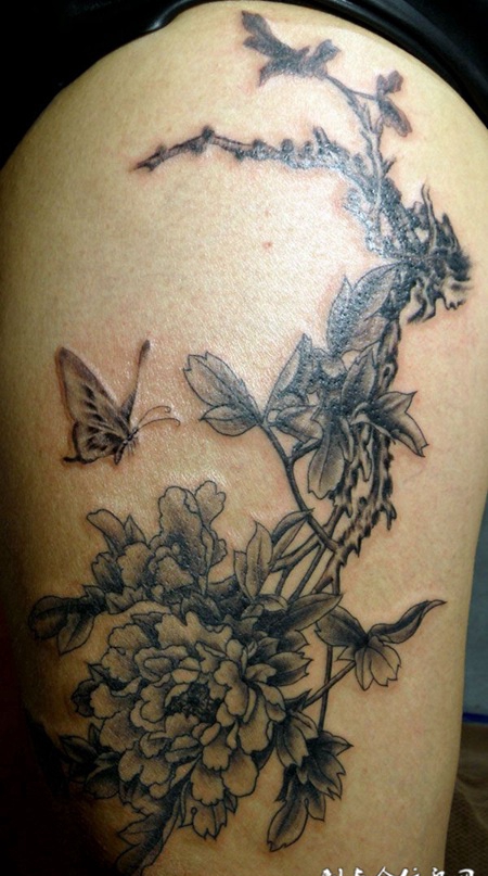 胳膊上的蝶恋花纹身