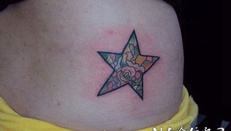 腰侧的五角星纹身