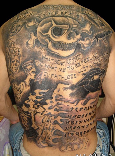 满背骷髅十字架纹身
