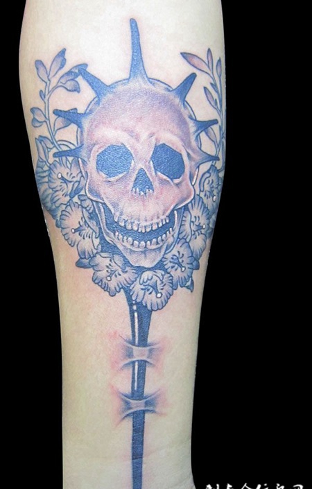 带刺的骷髅纹身