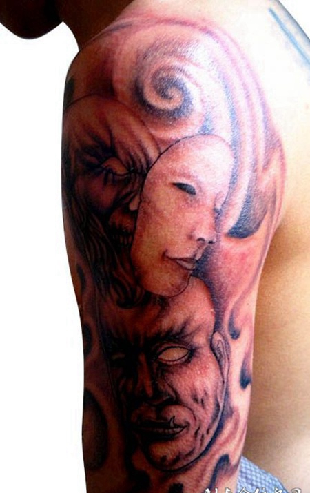 胳膊上的美女与恶魔纹身