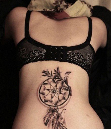 后背部捕梦网纹身图案