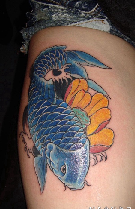 腿部鲤鱼莲花纹身