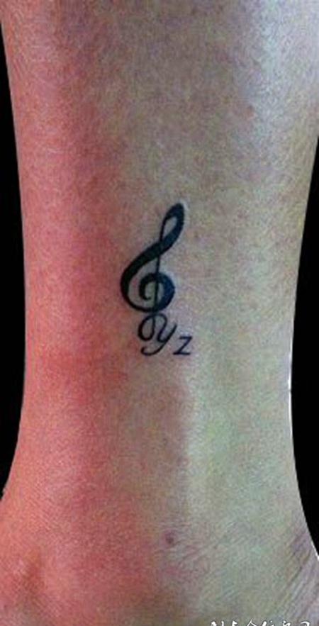 脚踝音符纹身