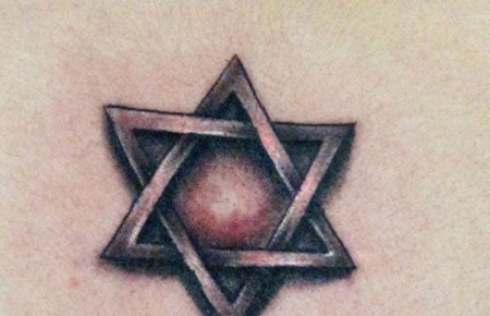 泛着光泽的六芒星纹身图案
