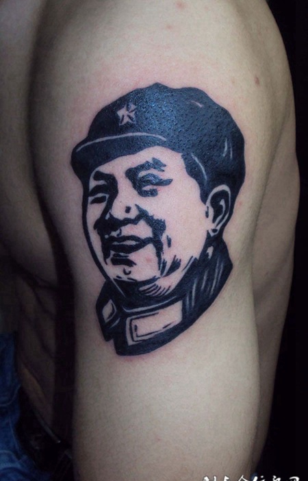 带着帽子的人物纹身