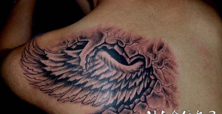 后背上长出的翅膀纹身