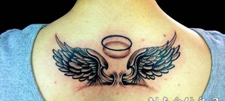 背部天使翅膀纹身