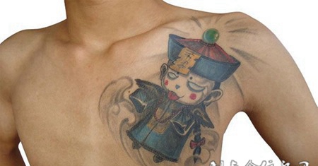 胸前的僵尸纹身