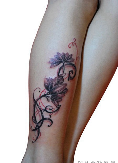 小腿上的莲花花藤纹身