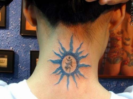 颈部后的太阳图腾纹身图案