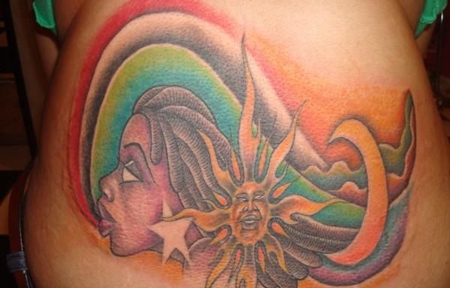 腰部彩虹女纹身图案