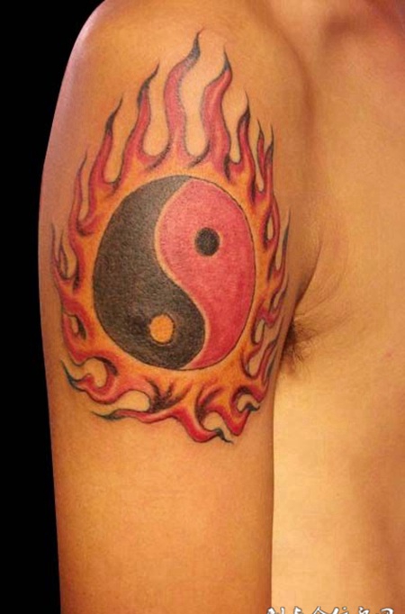 胳膊上的太极阴阳图纹身