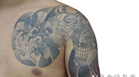 半胛嘎巴拉牡丹纹身
