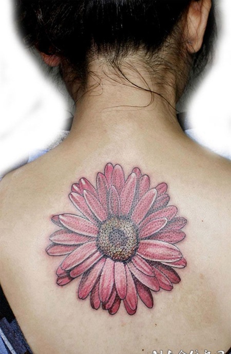 背部雏菊纹身