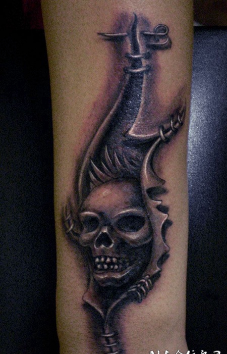 胳膊上的撕皮骷髅纹身