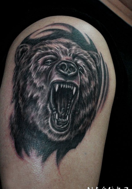 胳膊上的熊头纹身缩略频道推荐图