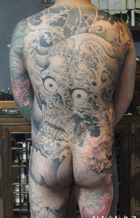 满背嘎巴拉纹身