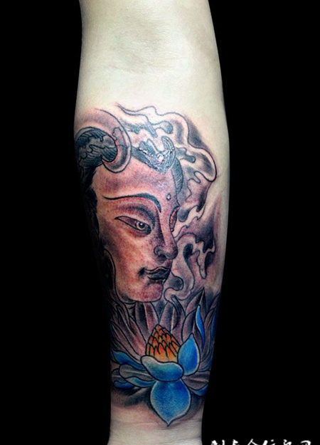 胳膊上的哪吒莲花纹身