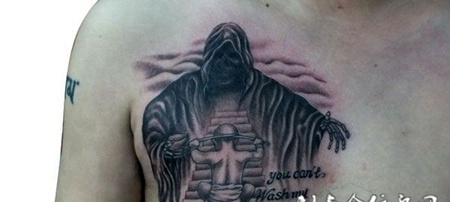 胸前的死神纹身