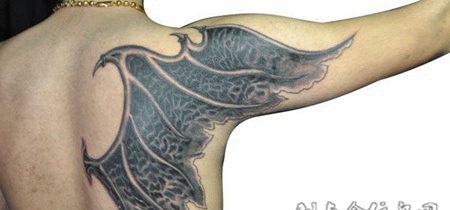 背部恶魔翅膀纹身