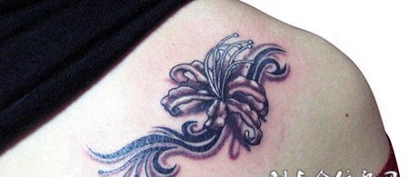背部兰花纹身