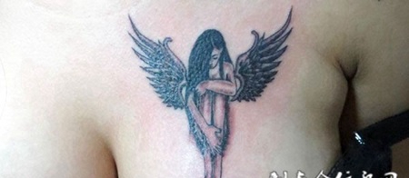 胸前的小天使纹身
