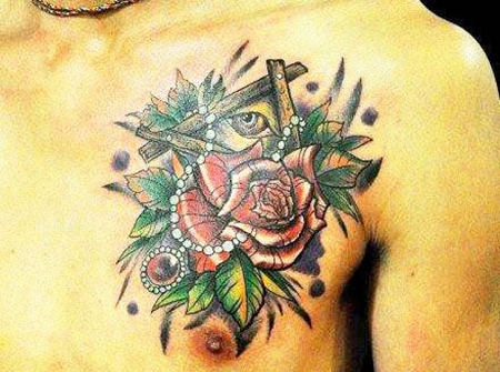胸前的上帝之眼玫瑰花纹身图案