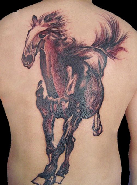 背部马纹身图案