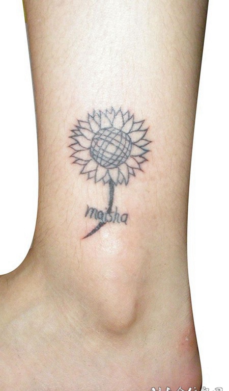 脚踝上的向日葵纹身