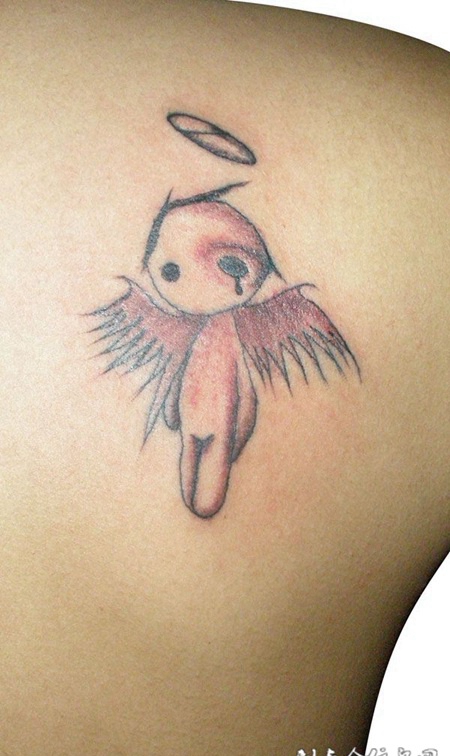 背部小天使纹身