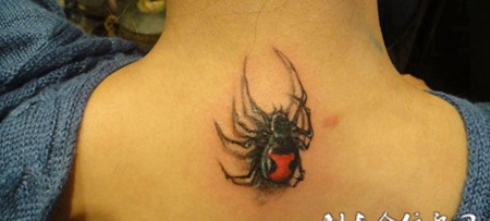 背部蜘蛛纹身