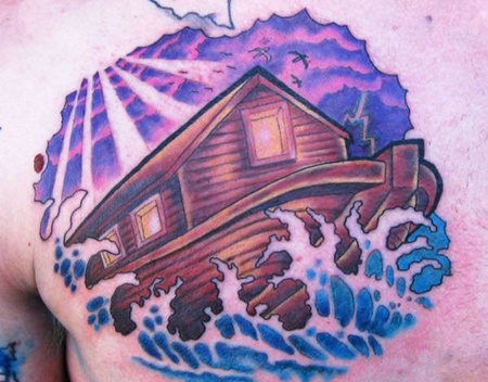 胸前海浪上的帆船纹身图案