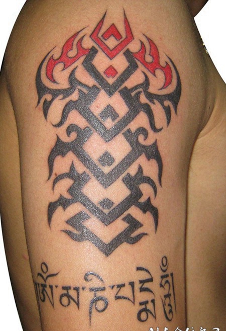 胳膊上的蜈蚣图腾纹身