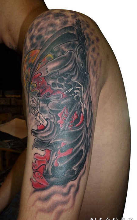 胳膊上的死神骷髅纹身