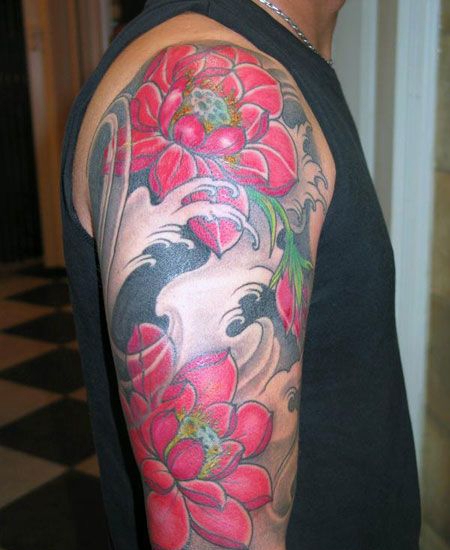 大臂莲花海浪纹身图案