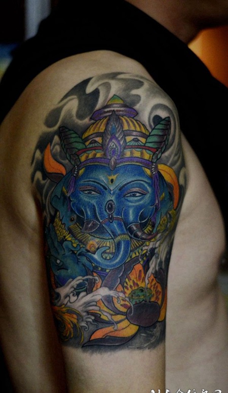 胳膊上的象神莲花纹身