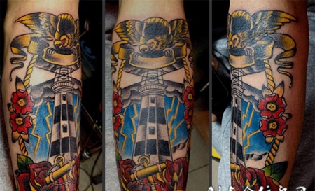 小腿上的灯塔纹身