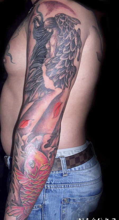 胳膊上的天使与鲤鱼纹身