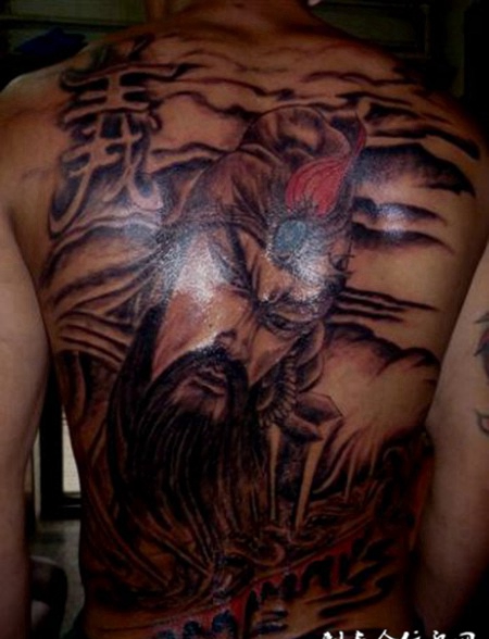 满背关公头像纹身