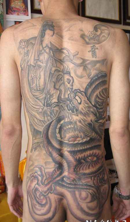 满背佛首龙纹身