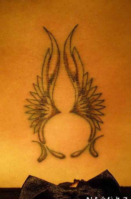 背部的翅膀纹身