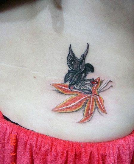 胸部性感枫叶精灵纹身图案