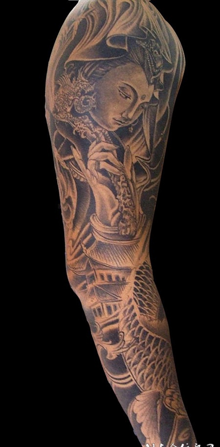 胳膊上的佛像鲤鱼纹身