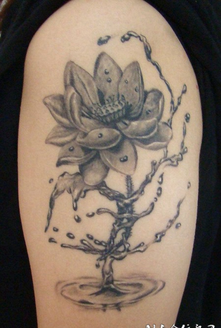 胳膊上的滴水莲花纹身