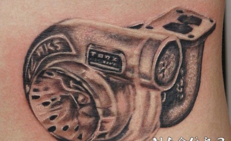 腰侧的水泵纹身